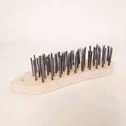 Brosse métallique à poils plats